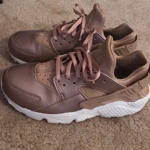 Rose gold nike hurraches